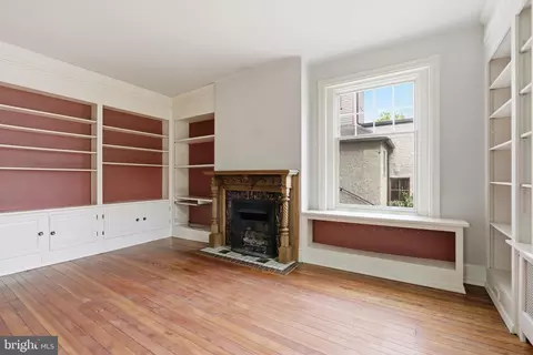Living - 404 Oak Ln, Wayne, PA 19087 photo 2 of 6