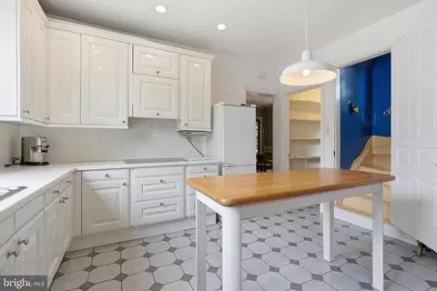 Kitchen - 404 Oak Ln, Wayne, PA 19087 photo 4 of 4
