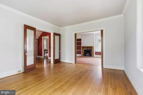 Living - 404 Oak Ln, Wayne, PA 19087 photo 1 of 6