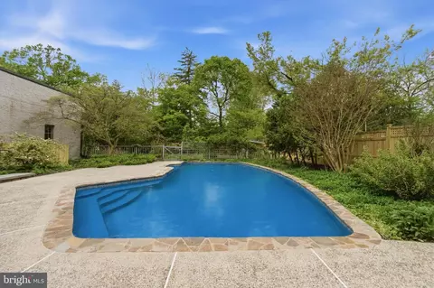 Exterior - 404 Oak Ln, Wayne, PA 19087 photo 12 of 21