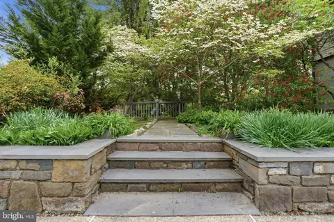 Exterior - 404 Oak Ln, Wayne, PA 19087 photo 5 of 21