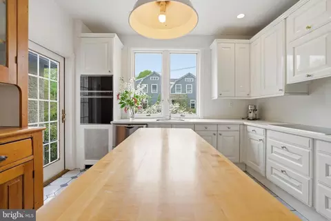 Kitchen - 404 Oak Ln, Wayne, PA 19087 photo 2 of 4