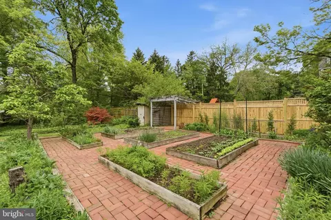 Exterior - 404 Oak Ln, Wayne, PA 19087 photo 6 of 21
