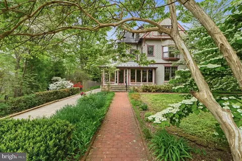 404 Oak Ln, Wayne, PA 19087