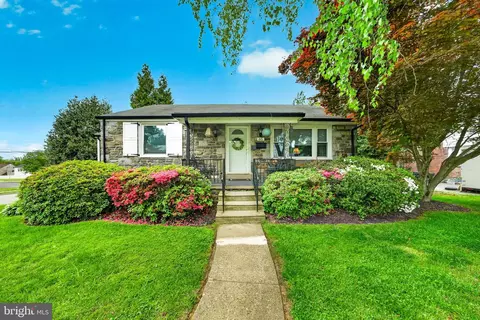 65 Delia Dr, Broomall, PA 19008
