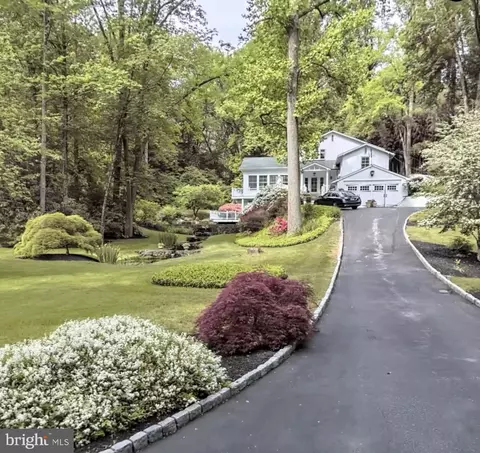 15 Paper Mill Rd, Newtown Square, PA 19073