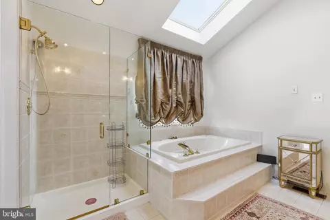 Bath - 10 Riders Run, Newtown Square, PA 19073 photo 3 of 5