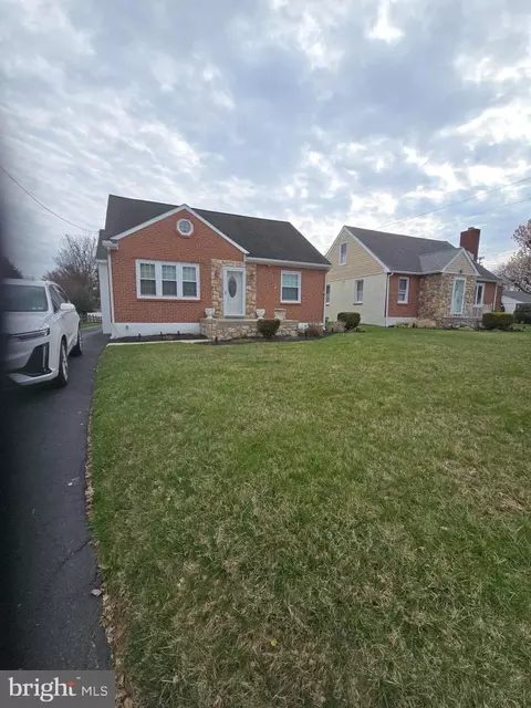 4110 Naamans Creek Rd, Ogden, PA 19061