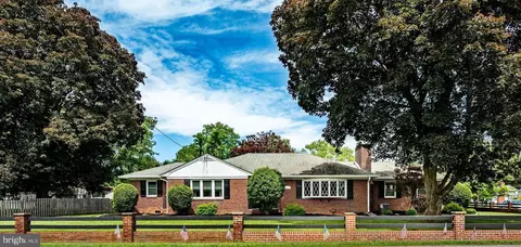 2207 Naamans Creek Rd, Boothwyn, PA 19061