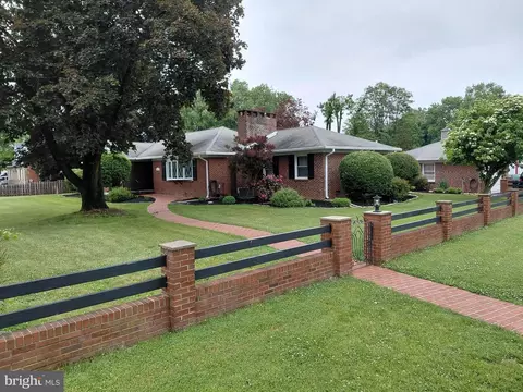 2207 Naamans Creek Rd, Boothwyn, PA 19061