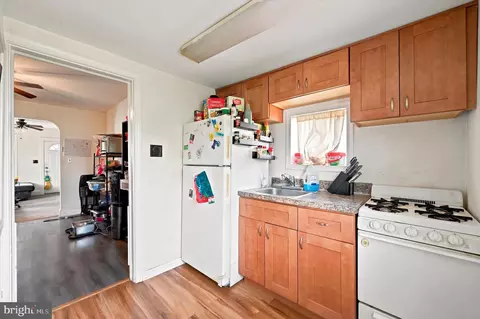 Entry Way - 3 Norwood Dr, Marcus Hook, PA 19061 photo 5 of 6