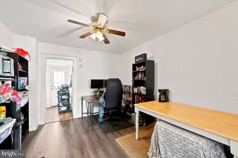 Entry Way - 3 Norwood Dr, Marcus Hook, PA 19061 photo 3 of 6