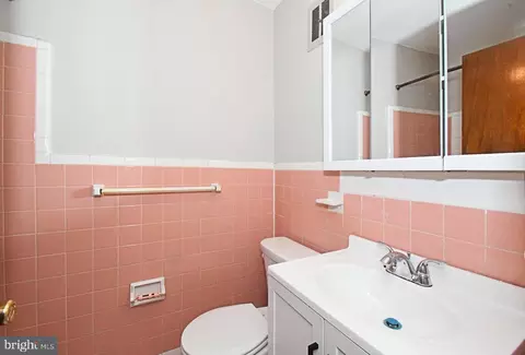 Bath - 356 Beverly Blvd, Darby, PA 19082 photo 1 of 2