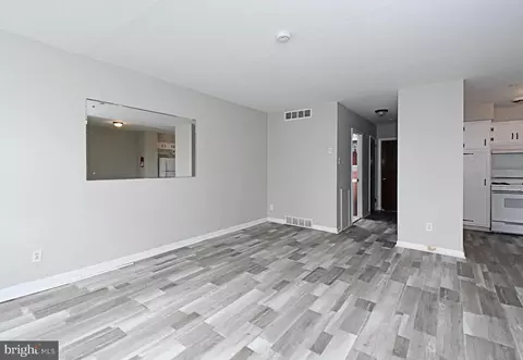 Living - 356 Beverly Blvd, Darby, PA 19082 photo 5 of 6