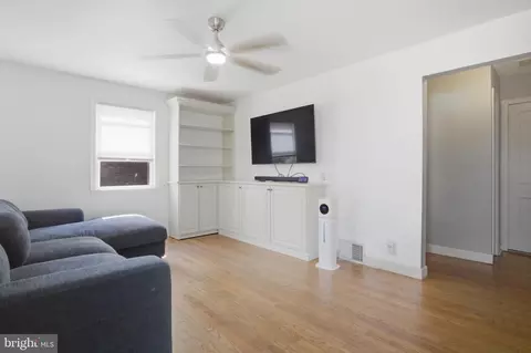 Entry Way - 962 Thornton Rd, Boothwyn, PA 19061 photo 2 of 3