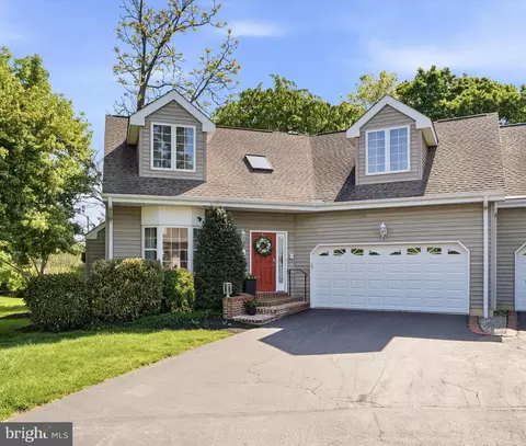 9 Graystone Dr, Chadds Ford, PA 19317