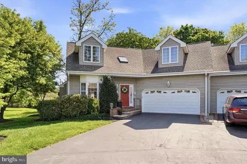 9 Graystone Dr, Chadds Ford, PA 19317