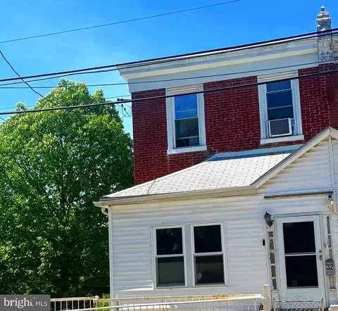 32 S 12th St, Darby, PA 19023