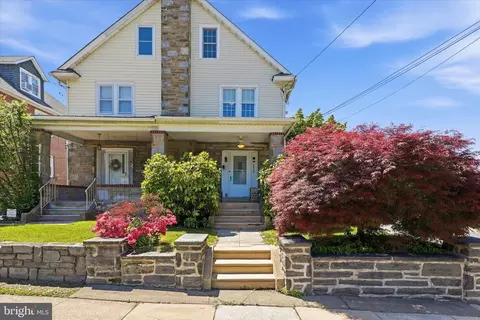 2438 E County Line Rd, Ardmore, PA 19003
