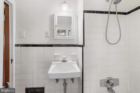 Bath - 217 E Thomson Ave, Springfield, PA 19064 photo 5 of 5