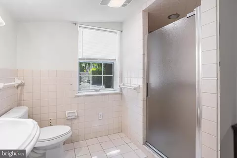 Bath - 217 E Thomson Ave, Springfield, PA 19064 photo 2 of 5