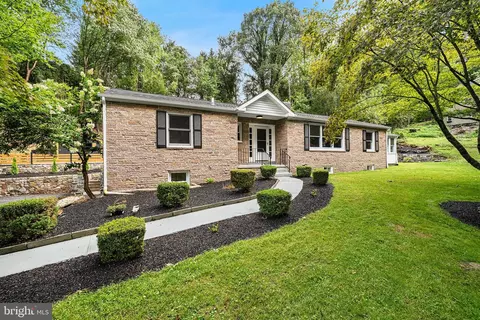 135 Bryn Mawr Ave, Newtown Square, PA 19073
