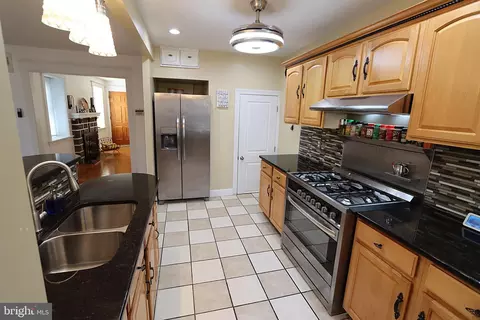 Entry Way - 7206 Spruce St, Darby, PA 19082 photo 2 of 5