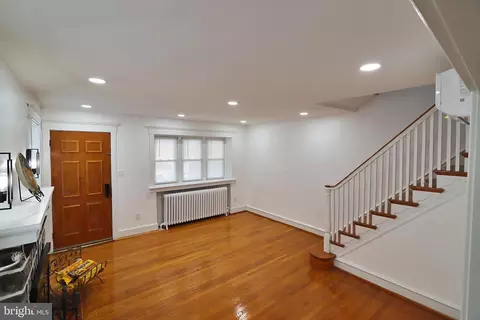 Living - 7206 Spruce St, Darby, PA 19082 photo 1 of 7