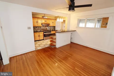 Living - 7206 Spruce St, Darby, PA 19082 photo 6 of 7
