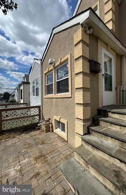 7153 Radbourne Rd, Darby, PA 19082