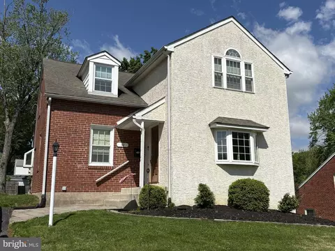 32 Radnor Dr, Newtown Square, PA 19073