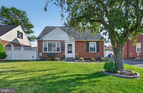 1332 Harrington Rd, Havertown, PA 19083