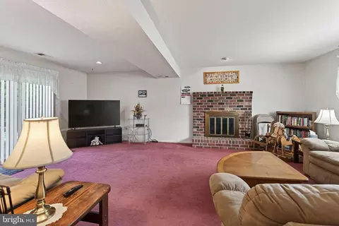 Living - 2202 Briarcliff Ave, Boothwyn, PA 19061 photo 4 of 6