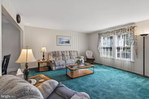 Living - 2202 Briarcliff Ave, Boothwyn, PA 19061 photo 2 of 6