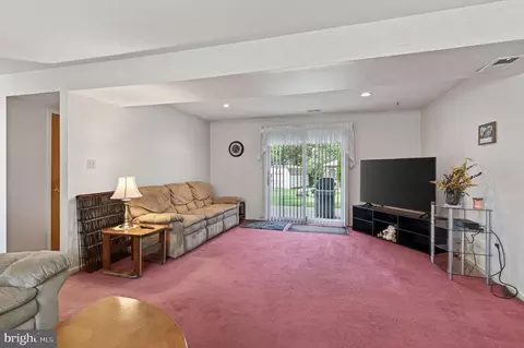 Living - 2202 Briarcliff Ave, Boothwyn, PA 19061 photo 6 of 6