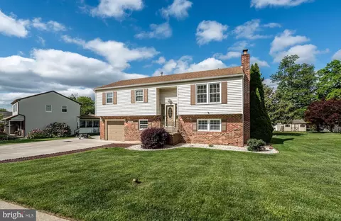 Exterior - 2202 Briarcliff Ave, Boothwyn, PA 19061 photo 3 of 11