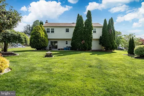 Exterior - 2202 Briarcliff Ave, Boothwyn, PA 19061 photo 10 of 11