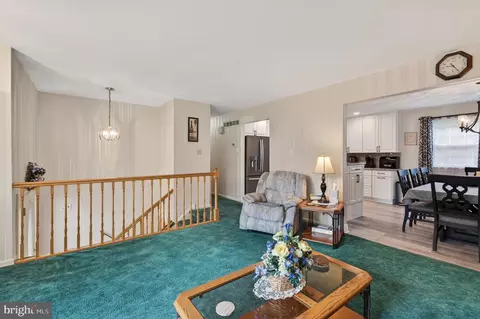 Entry Way - 2202 Briarcliff Ave, Boothwyn, PA 19061 photo 2 of 4
