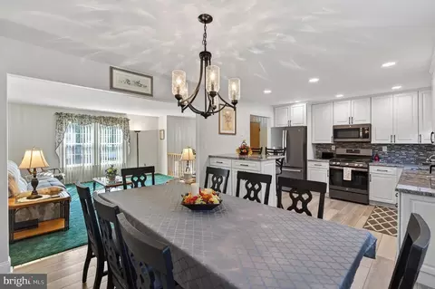 Dining - 2202 Briarcliff Ave, Boothwyn, PA 19061 photo 3 of 4
