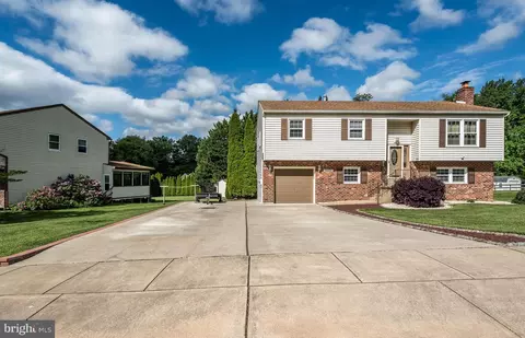 2202 Briarcliff Ave, Boothwyn, PA 19061
