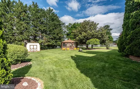 Exterior - 2202 Briarcliff Ave, Boothwyn, PA 19061 photo 5 of 11