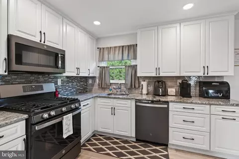 Kitchen - 2202 Briarcliff Ave, Boothwyn, PA 19061 photo 3 of 3