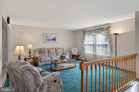 Living - 2202 Briarcliff Ave, Boothwyn, PA 19061 photo 1 of 6