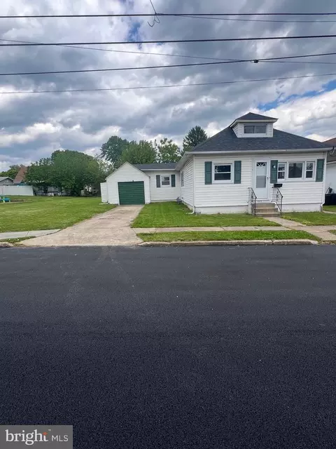 1023 Langley St, Marcus Hook, PA 19061