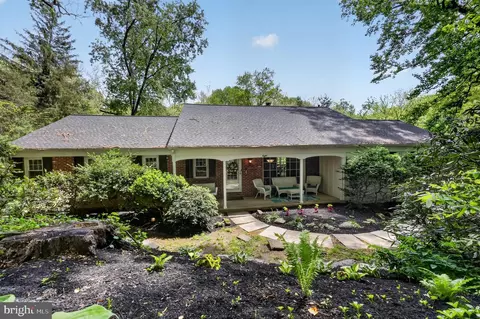 8 N Longpoint Ln, Rose Valley, PA 19063