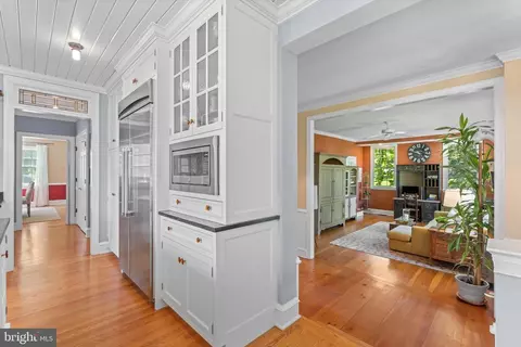 Entry Way - 230 S Wayne Ave, Wayne, PA 19087 photo 4 of 7