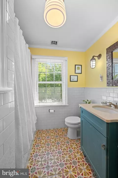 Bath - 230 S Wayne Ave, Wayne, PA 19087 photo 8 of 9