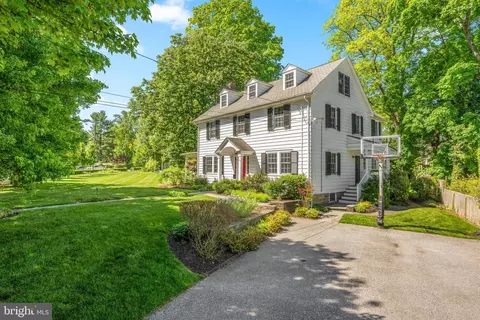 230 S Wayne Ave, Wayne, PA 19087