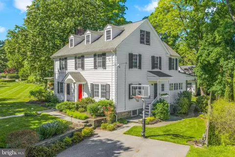 230 S Wayne Ave, Wayne, PA 19087