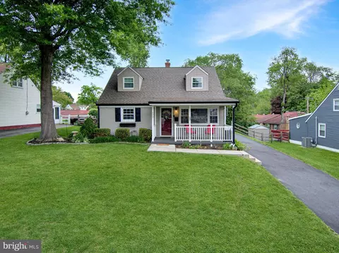 122 Roberts Rd, Brookhaven, PA 19015
